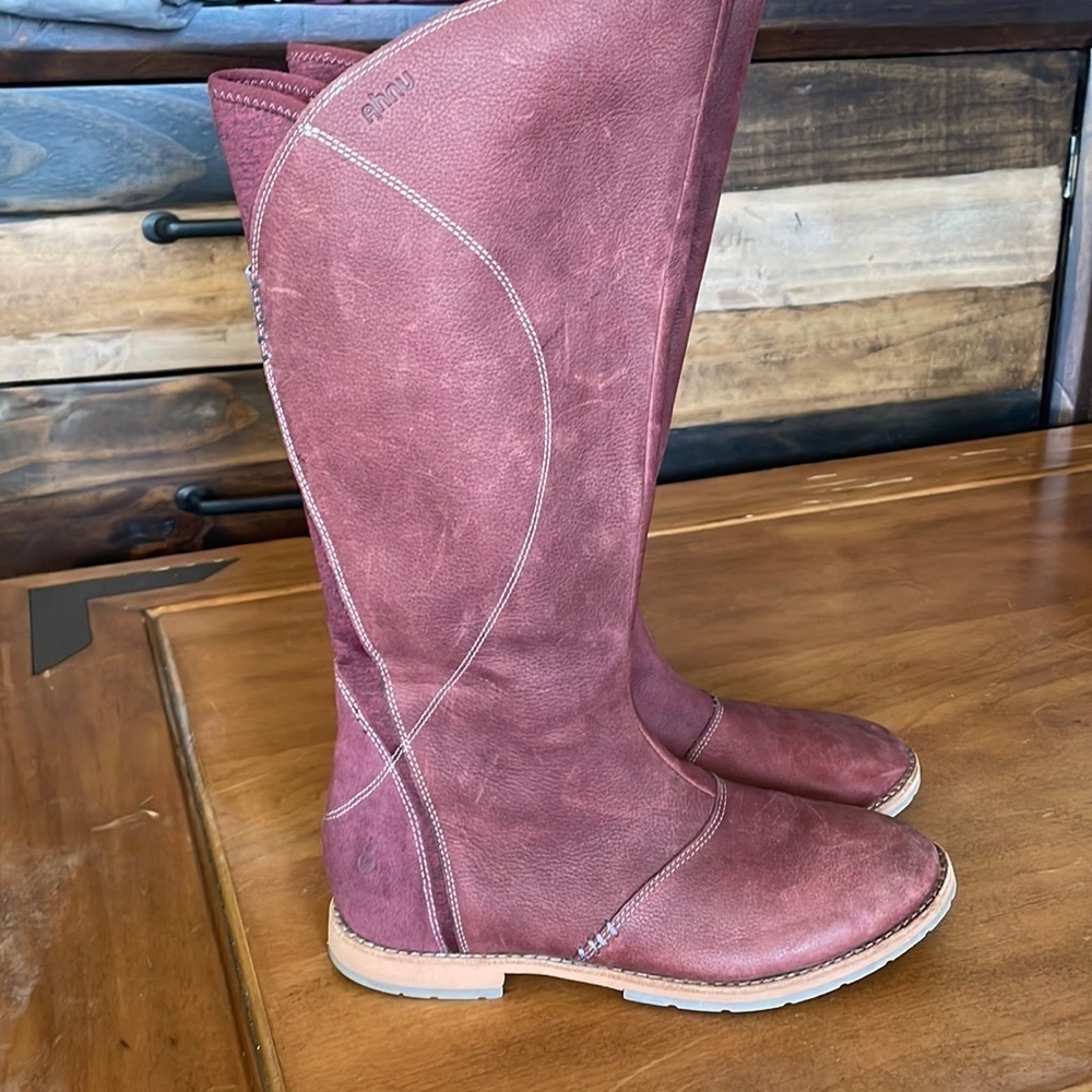 AHNU Helena Leather Suede Boots Size 8